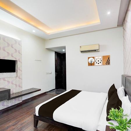 Hotel Super Townhouse Sector 51 Noida Near Metro Station Exterior foto