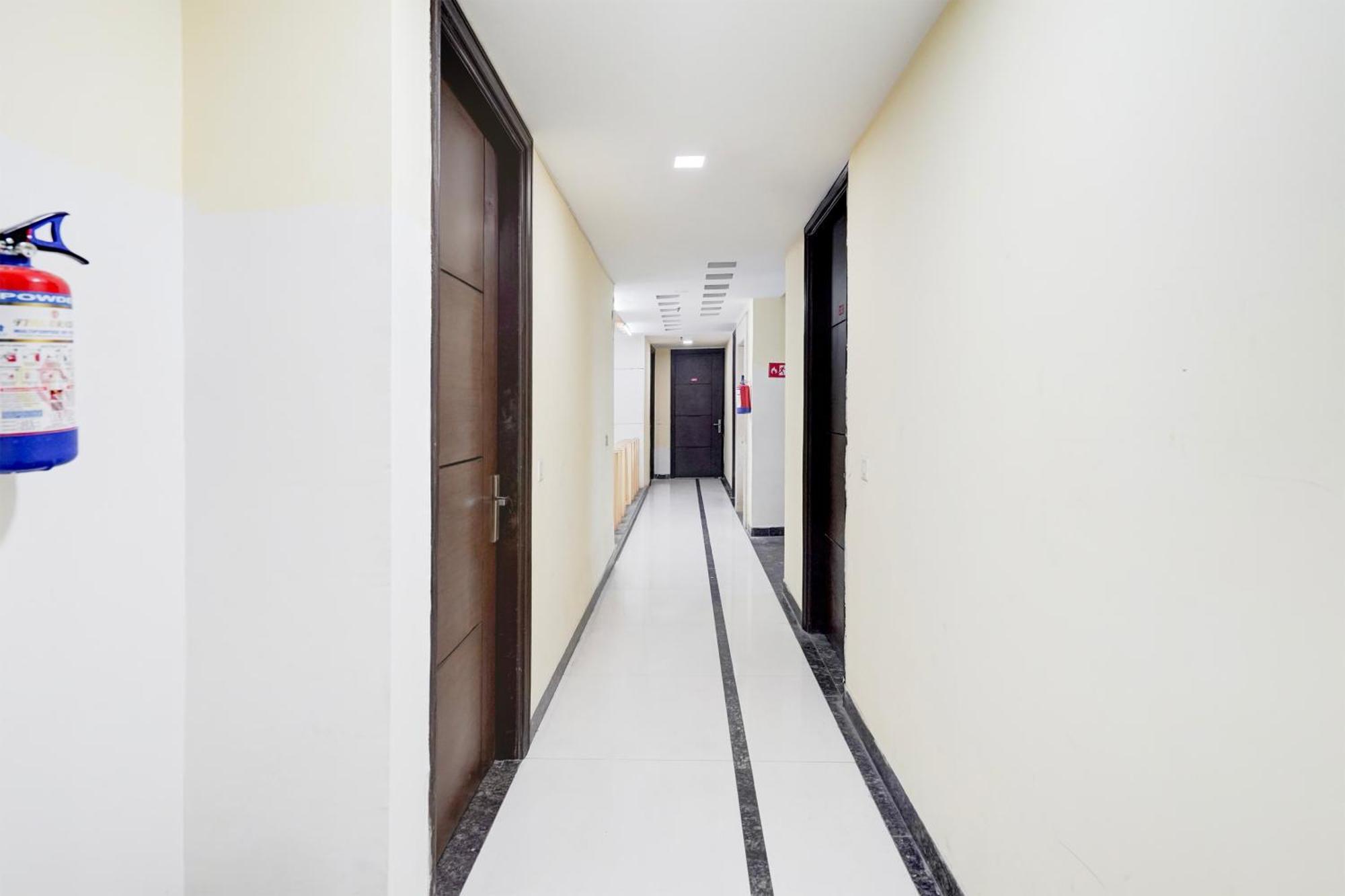 Hotel Super Townhouse Sector 51 Noida Near Metro Station Exterior foto